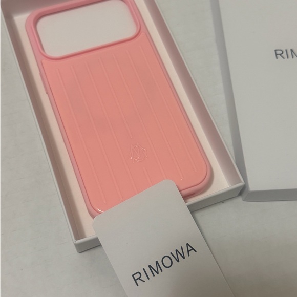 Rimowa Iphone Case Pink Polycarbonate For Iphone 17 ProMax - Picture 2 of 4